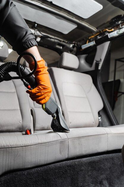 Hoe wij nare geurtjes in je auto écht verwijderen